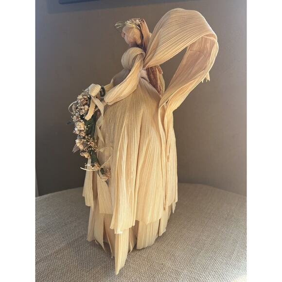 Large Corn Husk Angel with Floral Bouquet--Wedding?--American Folk Art - Picture 5 of 10